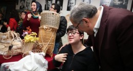 Başkan adayı Aydın, “down sendromlu” çocuklara yoğun ilgi gösterdi