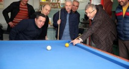 Murat Aydın kahvehanede ıstakayı eline alıp bilardo oynadı