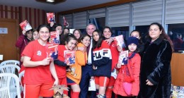 FUTBOLCU KIZLARDAN COŞKUN TOSUN’A SÜRPRİZ