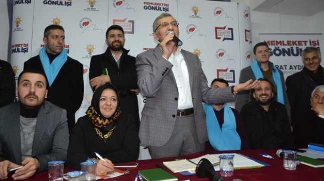 Murat Aydın vatandaşları dinliyor