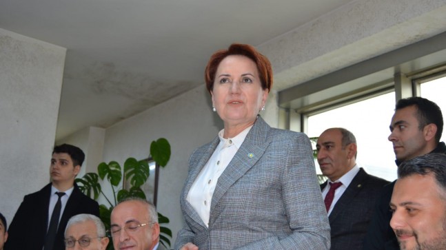Meral Akşener Beykozlu Doğu Karadenizliler Derneğini ziyaret etti