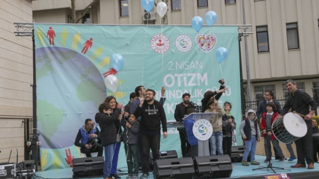 Mavi Balonlar Otizmli Çocuklar İçin Uçtu