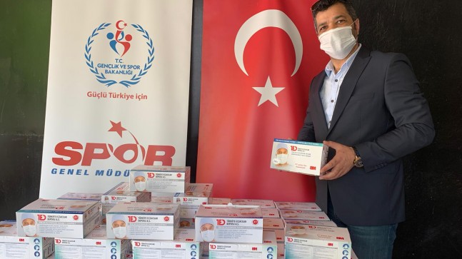 Beykoz Gençlik ve Spor İlçe Müdürlüğü Sporculara Maske Dağıtıyor