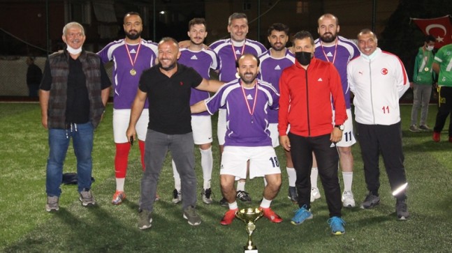 GÜMÜŞSUYU AYAK TENİSİ TURNUVASINDA FC SAPLANTI ŞAMPİYON OLDU