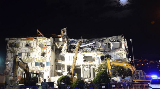 Necmettin Erbakan Kültür Merkezi yıkıldı