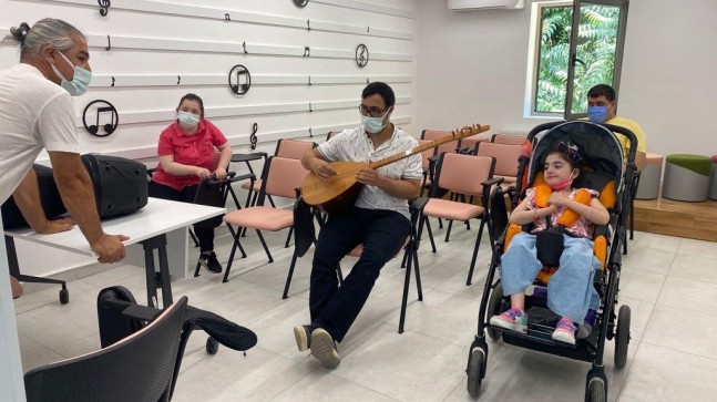 Engelleri AKDEM’de Müzikle Aşıyorlar