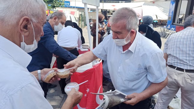 Saadet Partisi Beykoz İlçe Başkanlığı Aşure Dağıttı