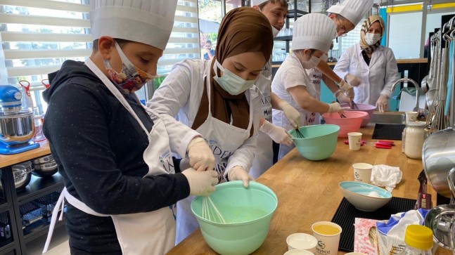 AKDEM MUTFAK ATÖLYESİ’NİN DUMANI TÜTÜYOR   