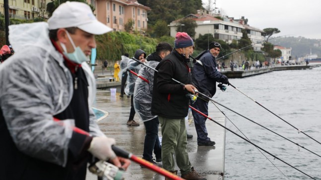 BOĞAZ’DA EN BÜYÜK BALIĞI TUTAN ALTINI KAPTI