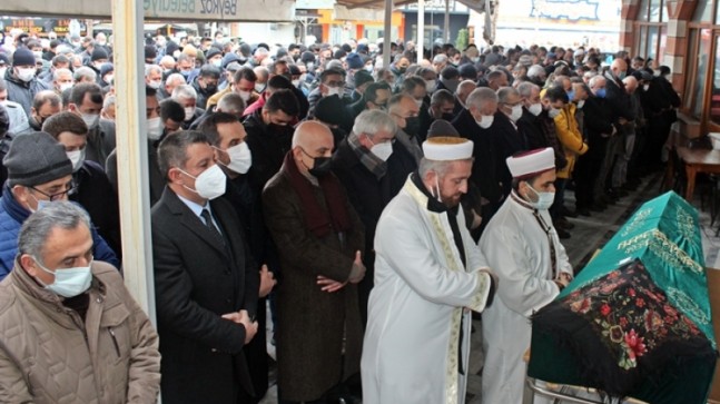 Oğuzhan Karaman Annesini Ebediyete Uğurladı