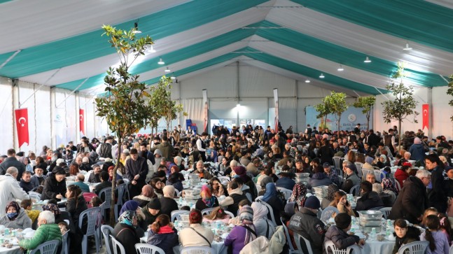 SAHİL İFTAR ÇADIRI KOMŞULARLA DOLUYOR