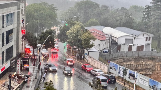 Beykoz gök gürültülü yağmurla serinledi