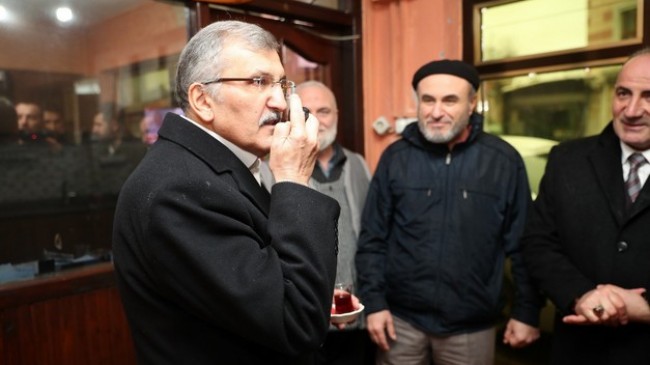 Murat Aydın bas-konuş sistemiyle taksicilerden destek istedi