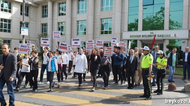 Beykozlu Öğrencilerden Kırmızı Düdük Eylemi