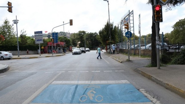 Mavi Bekleme Alanlarıyla Bisikletliler Daha Güvende