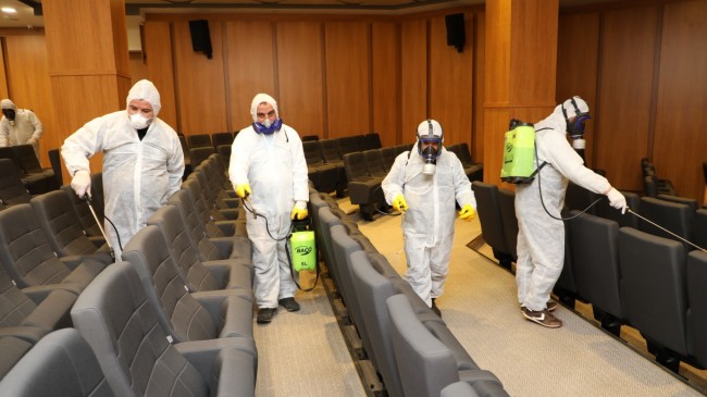 BEYKOZ’DA KORONAVİRÜSE KARŞI İLAÇLAMA SEFERBERLİĞİ DEVAM EDİYOR