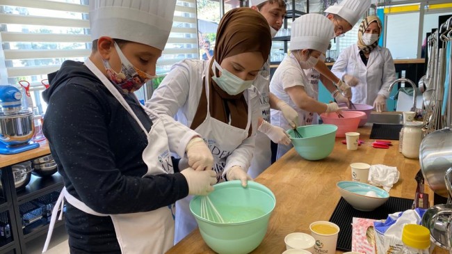 AKDEM MUTFAK ATÖLYESİ’NİN DUMANI TÜTÜYOR   