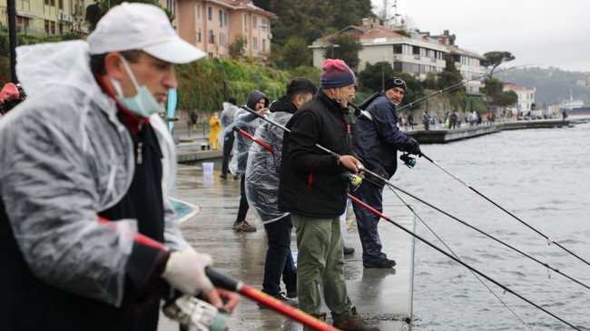 BOĞAZ’DA EN BÜYÜK BALIĞI TUTAN ALTINI KAPTI