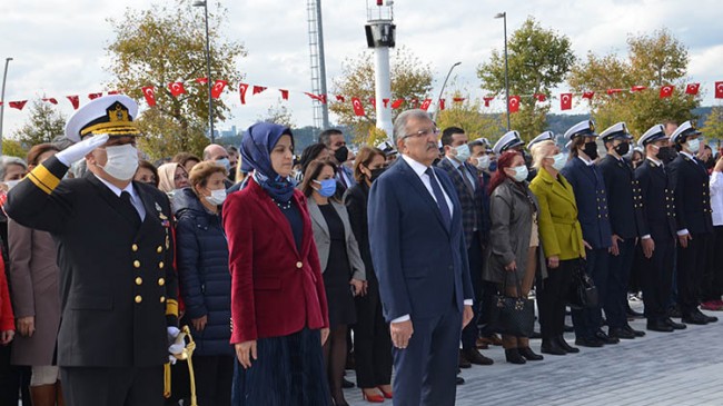 Cumhuriyetin 98. Yıl Kutlamaları Çelenk Koyma Töreniyle Başladı
