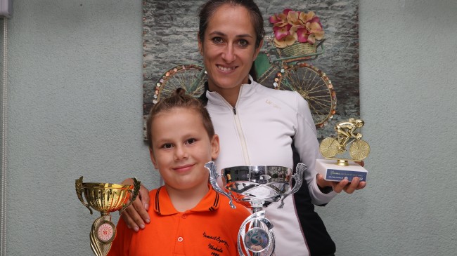 “BİSİKLETLİ ANNE” ŞAMPİYONLUKLARA ABONE OLDU