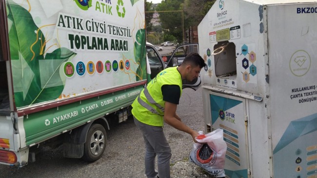 Eski Giysiler Çöpe Değil Kumbaraya!