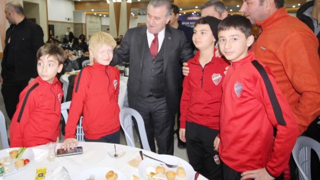 Bakan Osman Aşkın Bak, Beykozlulara yeni saha müjdesi verdi