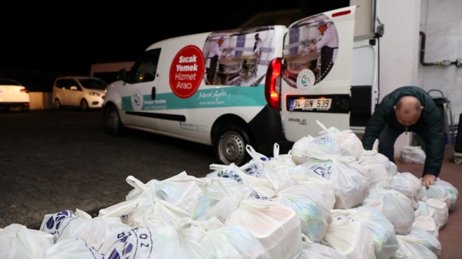 “EVDE SICAK YEMEK HİZMETİ”YLE İHTİYAÇ SAHİPLERİ MUTLU