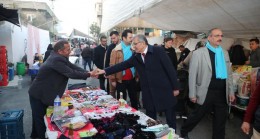 Murat Aydın pazara girdi vatandaşlara muz ve portakal dağıttı