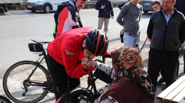 Murat Aydın Beykoz’da bisikletle 25 kilometre pedal çevirip, vatandaşları ziyaret etti