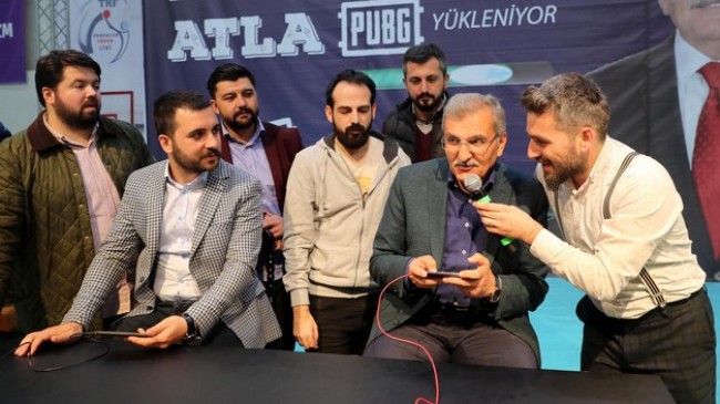 Beykoz Belediye Başkan Adayı Murat Aydın, oyun turnuvasına katılıp PUBG oynadı