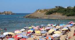 Sıcaktan Bunalan İstanbullular Riva Plajı’na Akın Etti