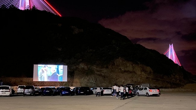 Beykoz Poyrazköy’de arabalı sinema günleri yaşanıyor
