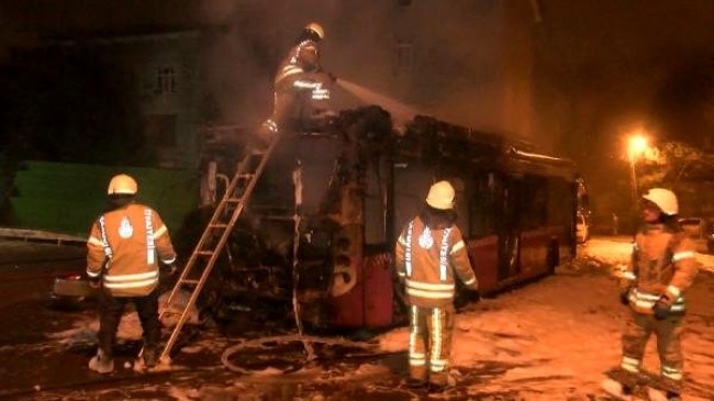 Beykoz Kavacık’ta bir otobüs alev alev yandı