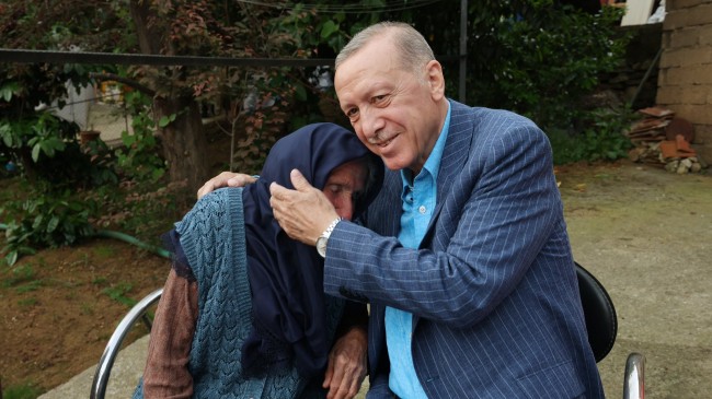 Erdoğan Beykoz’da Yaşayan Eski Komşusunu Ziyaret Etti