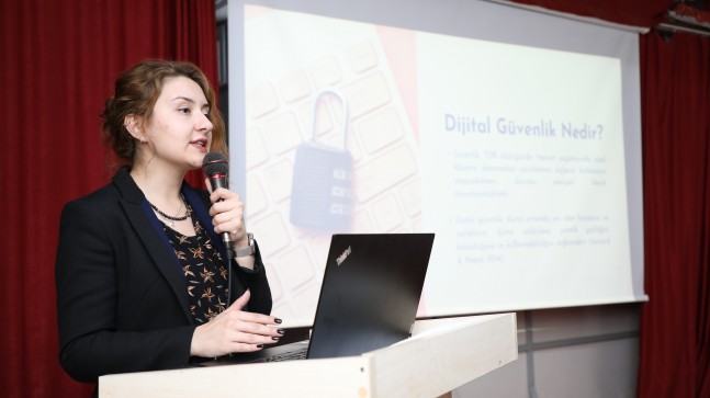 Beykoz’da Bilinçli Dijital Gençlik İçin Eğitim Seminerleri Sürüyor