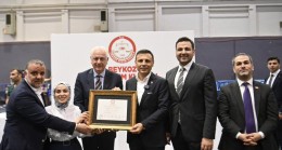 Beykoz Belediye Başkanı Köseler mazbatasını aldı