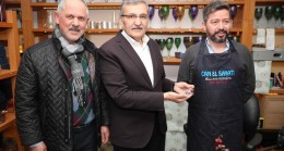 Başkan adayı Murat Aydın cam ustalarından süs yapımını izledi