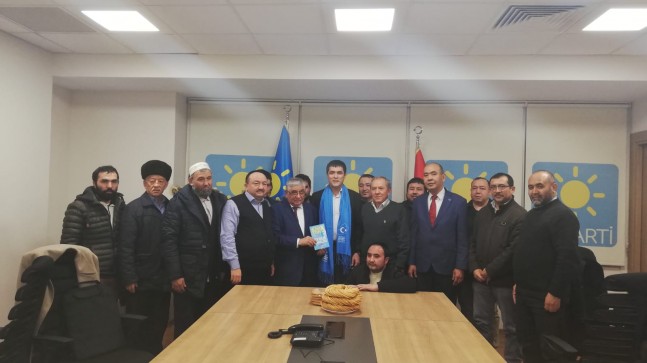UYGUR TÜRKLERİNDEN İYİ PARTİ’YE TEŞEKKÜR ZİYARETİ
