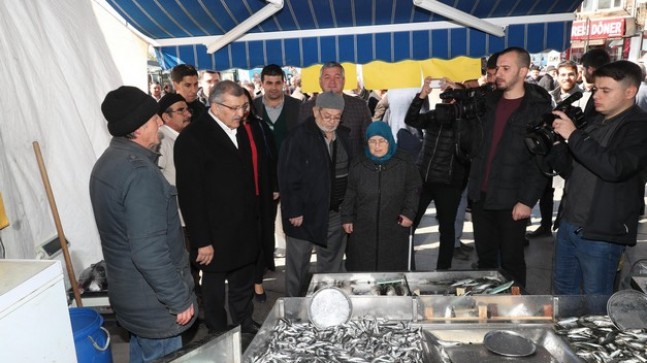 Murat Aydın’ın balıkçıda yaptığı espri vatandaşları kahkahaya boğdu