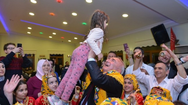 KASTAMONULULAR GECESİNİN YILDIZI COŞKUN TOSUN OLDU