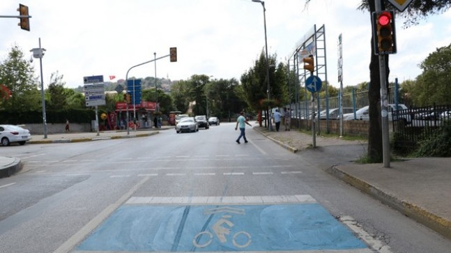 Mavi Bekleme Alanlarıyla Bisikletliler Daha Güvende