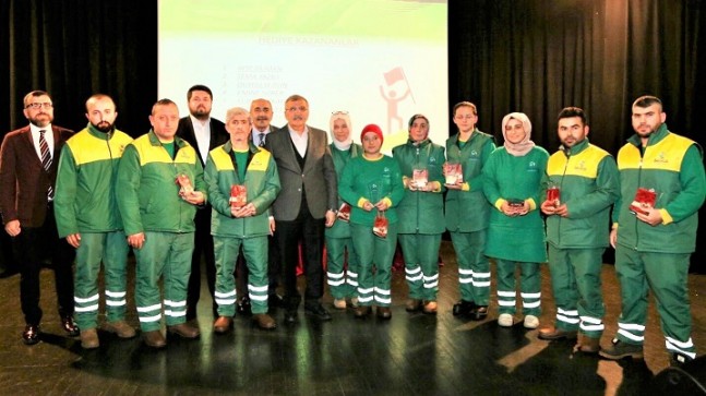 Başarılı Temizlik Personeline Altın Ödülü