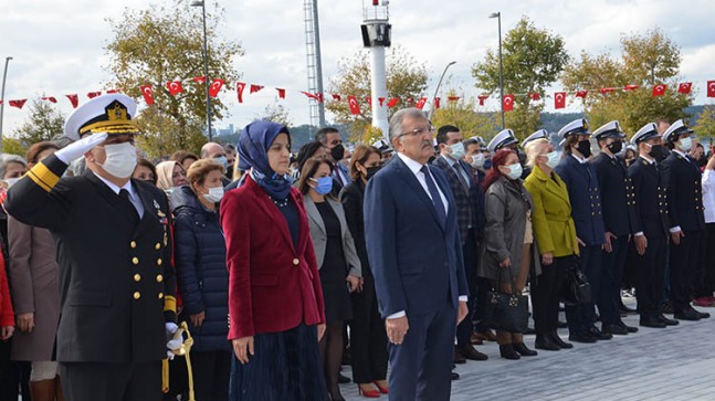 Cumhuriyetin 98. Yıl Kutlamaları Çelenk Koyma Töreniyle Başladı