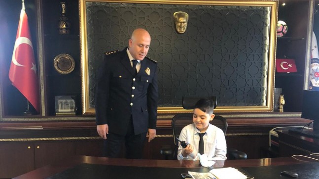 Beykoz İlçe Emniyet Müdürü Güleç 23 Nisan’da Koltuğunu Çocuklara Devretti