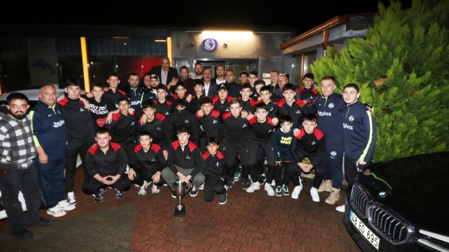 SOĞUKSUSPOR U16 ŞAMPİYONLUĞUNU KUTLADI