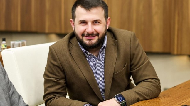 R. Şahin Köktürk Spor Kompleksi Tartışması Büyüyor: “Deprem Raporu Kimin?” Polemiği ve Belediye Meclisine Yansıyan Açıklamalar