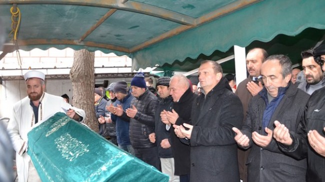 Şenel Ustabaşı annesini ebediyete uğurladı