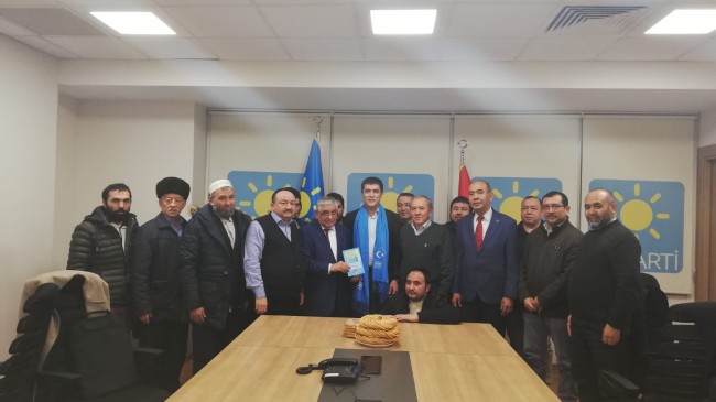 UYGUR TÜRKLERİNDEN İYİ PARTİ’YE TEŞEKKÜR ZİYARETİ