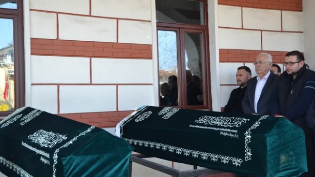 Miniç, Yengesi Emine Miniç’i hakkın rahmetine uğurladı