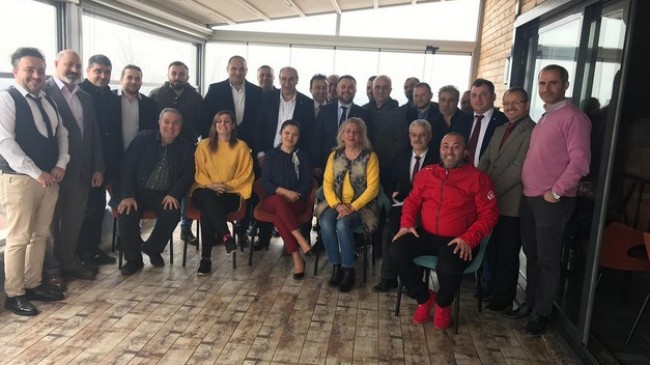 İyi Parti’nin Başkan Adayı Miniç meclis üyesi adaylarıyla kahvaltıda buluştu